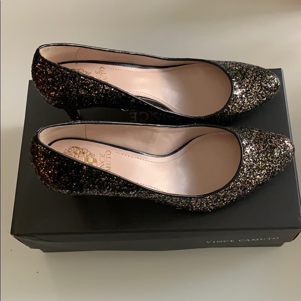 Vince‎ camuto gold glittery pumps/shoes